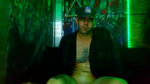 Snapshot of 8inspyder chatting on September 29, 7:35 am EvelDicknievel1 online show from September 29, 7:35 am