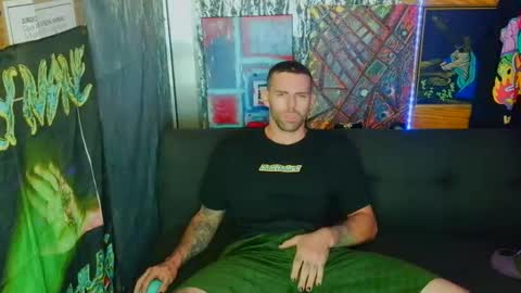 Snapshot of 8inspyder chatting on October 1, 8:42 am EvelDicknievel1 online show from October 1, 8:42 am