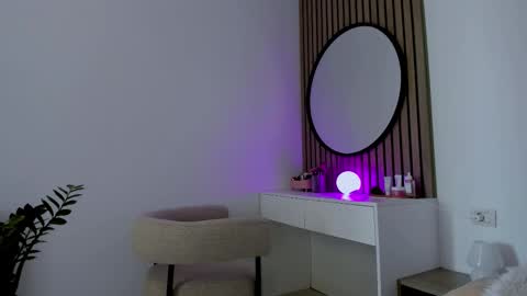 Snapshot of 8selene chatting on March 4, 10:21 am 8selene online show from March 4, 10:21 am