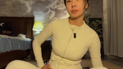 lily online show from April 18, 2:10 pm