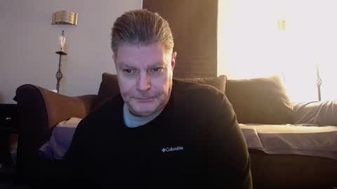 Snapshot of 989guy chatting on February 16, 6:32 pm 989guy online show from February 16, 6:32 pm