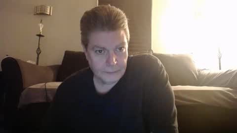 Snapshot of 989guy chatting on January 13, 12:27 am 989guy online show from January 13, 12:27 am