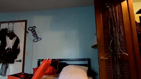 8over6 online show from February 15, 9:37 pm