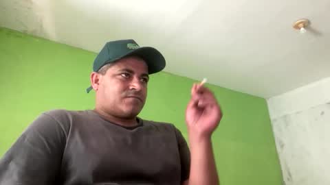 Snapshot of 9vinhocamshow chatting on December 18, 11:05 am 9vinhocamshow online show from December 18, 11:05 am