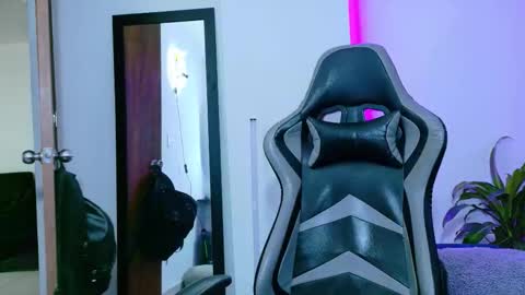 Snapshot of _0324 chatting on February 20, 8:09 pm rick online show from February 20, 8:09 pm