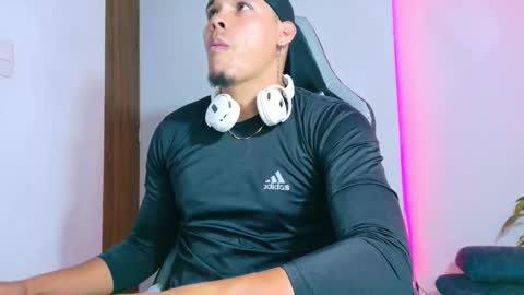 Snapshot of _0324 chatting on March 25, 9:54 pm rick online show from March 25, 9:54 pm