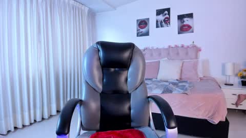 Aby online show from December 8, 6:50 pm