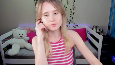 adel online show from October 22, 6:29 pm