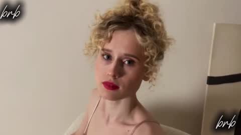 adel online show from October 30, 5:57 pm