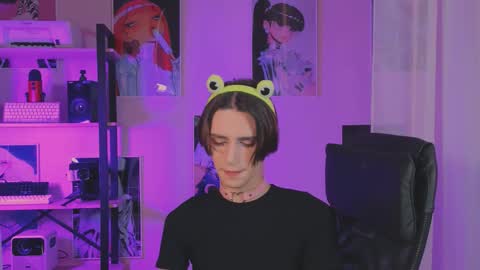 Snapshot of _adrian_the_one chatting on October 12, 5:17 am adrian online show from October 12, 5:17 am