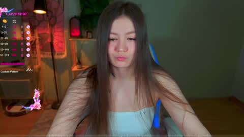 Snapshot of _aein_emy_ chatting on February 9, 2:17 am Emy online show from February 9, 2:17 am