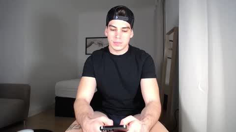 _aesthetic online show from April 1, 6:27 pm