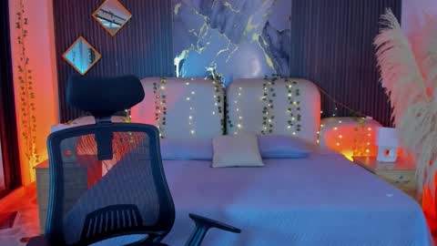 Snapshot of _agathaargent chatting on February 20, 11:43 am Agatha online show from February 20, 11:43 am