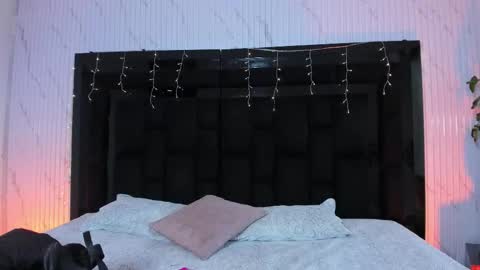 Snapshot of _agathaargent chatting on February 21, 8:43 pm Agatha online show from February 21, 8:43 pm