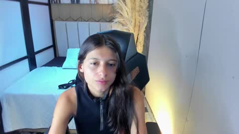 Snapshot of _agathaargent chatting on March 13, 9:43 pm Agatha online show from March 13, 9:43 pm