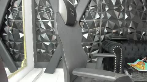 Snapshot of _agathaargent chatting on April 2, 8:28 pm Agatha online show from April 2, 8:28 pm