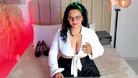 Snapshot of _aithanaa_ chatting on September 25, 7:28 pm _aithanaa_ online show from September 25, 7:28 pm