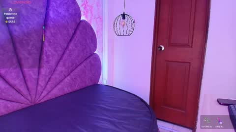 Snapshot of _alaia_collway_ chatting on April 9, 11:37 am Alaia online show from April 9, 11:37 am