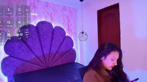 Snapshot of _alaia_collway_ chatting on April 13, 12:10 pm Alaia online show from April 13, 12:10 pm