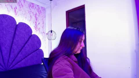 Snapshot of _alaia_collway_ chatting on April 17, 12:08 pm Alaia online show from April 17, 12:08 pm