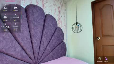 Snapshot of _alaia_collway_ chatting on April 25, 12:08 pm Alaia online show from April 25, 12:08 pm