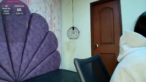 Snapshot of _alaia_collway_ chatting on May 3, 12:33 pm Alaia online show from May 3, 12:33 pm