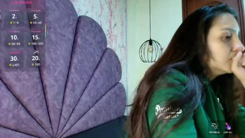 Snapshot of _alaia_collway_ chatting on May 5, 11:51 am Alaia online show from May 5, 11:51 am