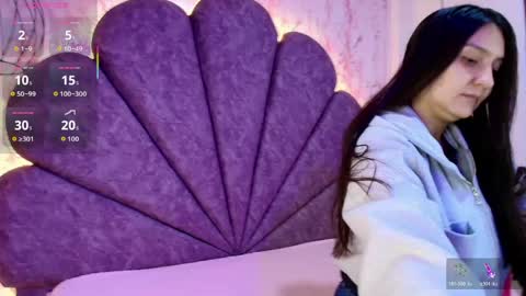 Snapshot of _alaia_collway_ chatting on May 8, 12:10 pm Alaia online show from May 8, 12:10 pm