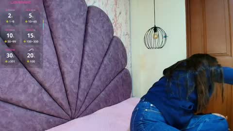 Snapshot of _alaia_collway_ chatting on May 13, 12:13 pm Alaia online show from May 13, 12:13 pm
