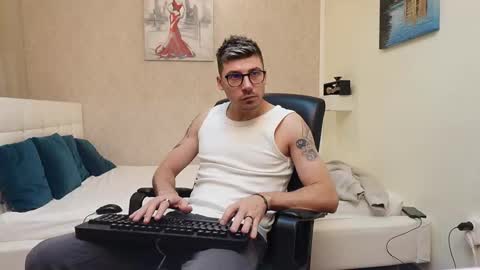 Snapshot of _alex_star chatting on October 29, 3:31 am Alex online show from October 29, 3:31 am