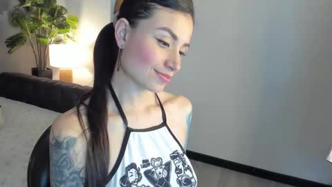 Snapshot of _aliice_1 chatting on February 11, 11:54 pm Alice online show from February 11, 11:54 pm