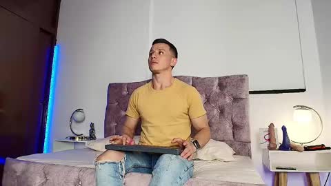 _andrewfalcon2 online show from January 17, 6:12 pm