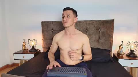 _andrewfalcon2 online show from January 18, 6:10 pm