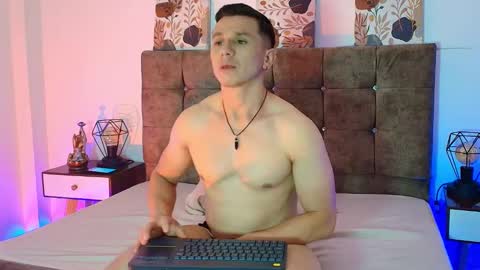 _andrewfalcon2 online show from September 24, 8:23 pm