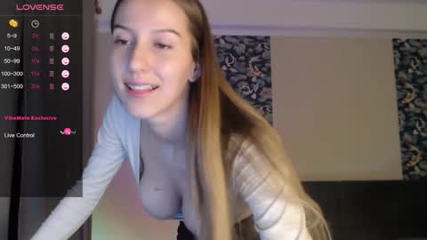 Snapshot of _annymars_ chatting on November 16, 4:23 pm Anny online show from November 16, 4:23 pm