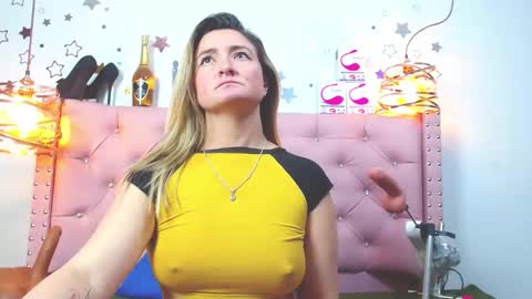 Snapshot of _antonella_11 chatting on December 6, 3:19 am _antonella_11 online show from December 6, 3:19 am