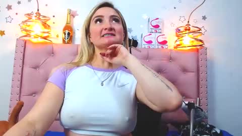 Snapshot of _antonella_11 chatting on February 7, 12:53 am _antonella_11 online show from February 7, 12:53 am