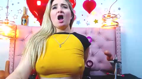 Snapshot of _antonella_11 chatting on February 14, 3:22 am _antonella_11 online show from February 14, 3:22 am