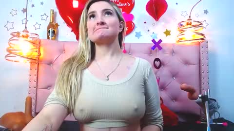 Snapshot of _antonella_11 chatting on February 16, 12:41 am _antonella_11 online show from February 16, 12:41 am