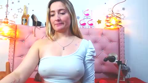 Snapshot of _antonella_11 chatting on March 5, 1:42 am _antonella_11 online show from March 5, 1:42 am