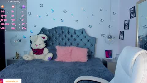 antonnela online show from December 5, 1:49 pm