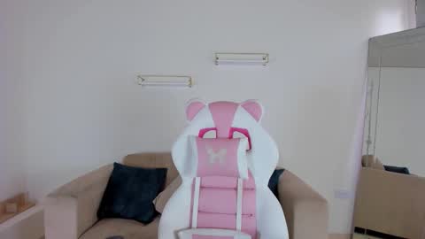    online show from September 25, 12:20 pm