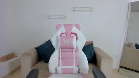    online show from November 10, 12:04 pm