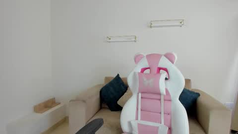    online show from November 19, 12:16 pm