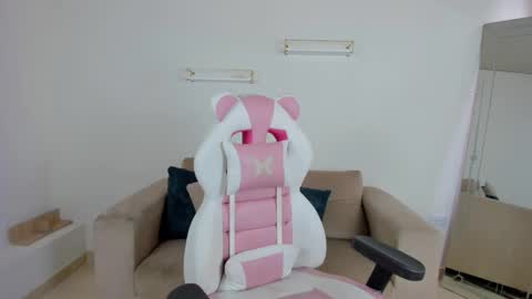    online show from December 4, 12:58 pm