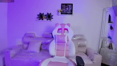    online show from April 25, 12:19 pm