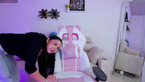    online show from May 4, 12:23 pm