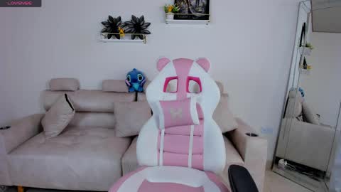    online show from May 9, 12:32 pm