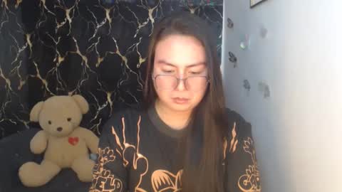 Snapshot of _arah chatting on October 31, 11:11 am arah online show from October 31, 11:11 am