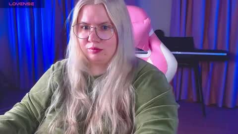 _ariaakashi_ online show from February 13, 2:31 pm